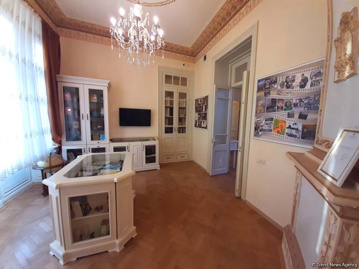 Дух аристократии в Баку! Путешествие в удивительный мир Максуда Ибрагимбекова – книги, коллекция оружия и картин…(ФОТО)