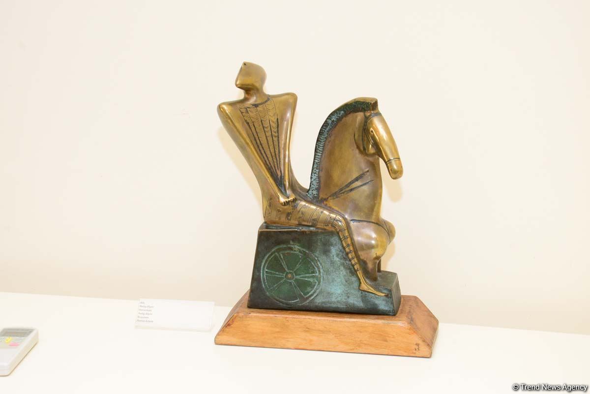 Дух аристократии в Баку! Путешествие в удивительный мир Максуда Ибрагимбекова – книги, коллекция оружия и картин…(ФОТО)