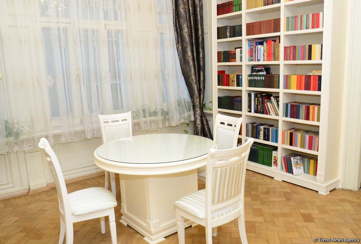 Дух аристократии в Баку! Путешествие в удивительный мир Максуда Ибрагимбекова – книги, коллекция оружия и картин…(ФОТО)