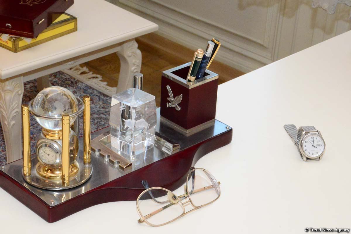 Дух аристократии в Баку! Путешествие в удивительный мир Максуда Ибрагимбекова – книги, коллекция оружия и картин…(ФОТО)