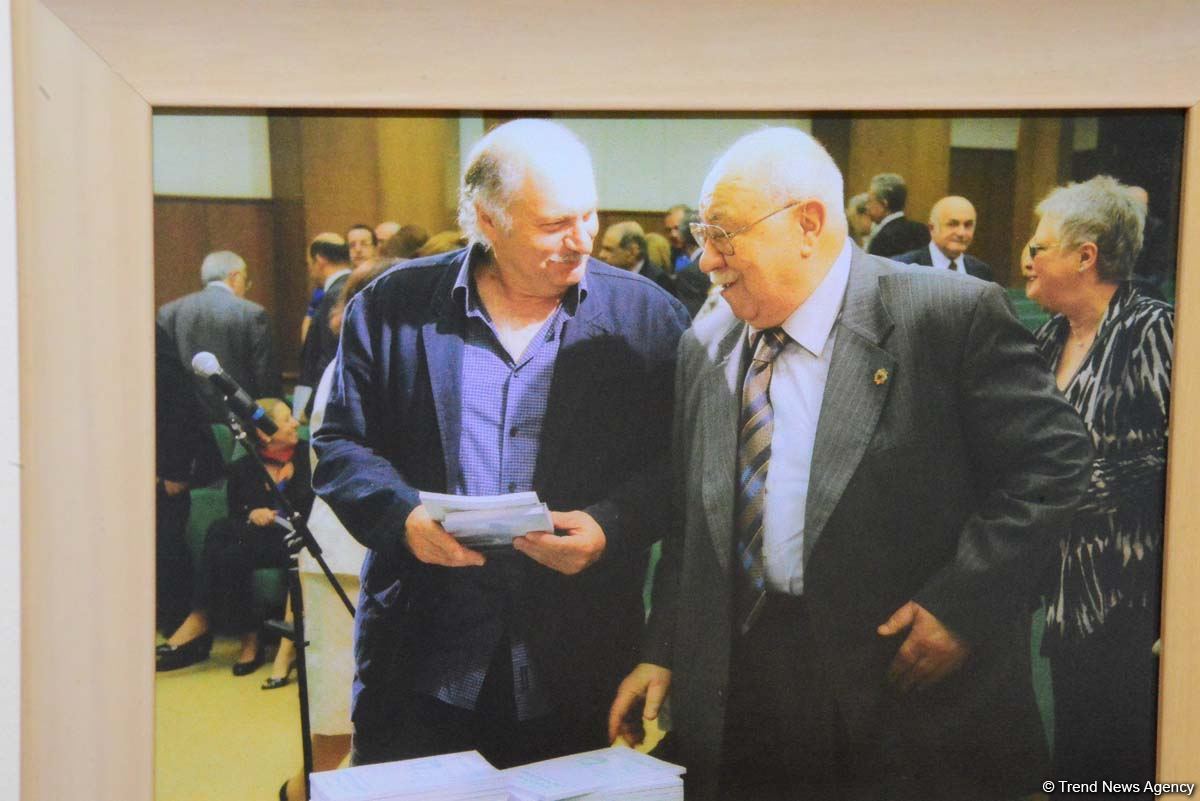 Дух аристократии в Баку! Путешествие в удивительный мир Максуда Ибрагимбекова – книги, коллекция оружия и картин…(ФОТО)