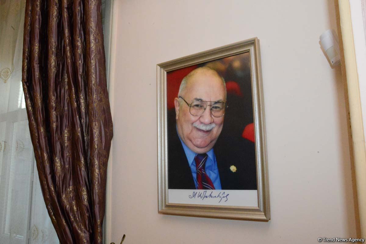 Дух аристократии в Баку! Путешествие в удивительный мир Максуда Ибрагимбекова – книги, коллекция оружия и картин…(ФОТО)