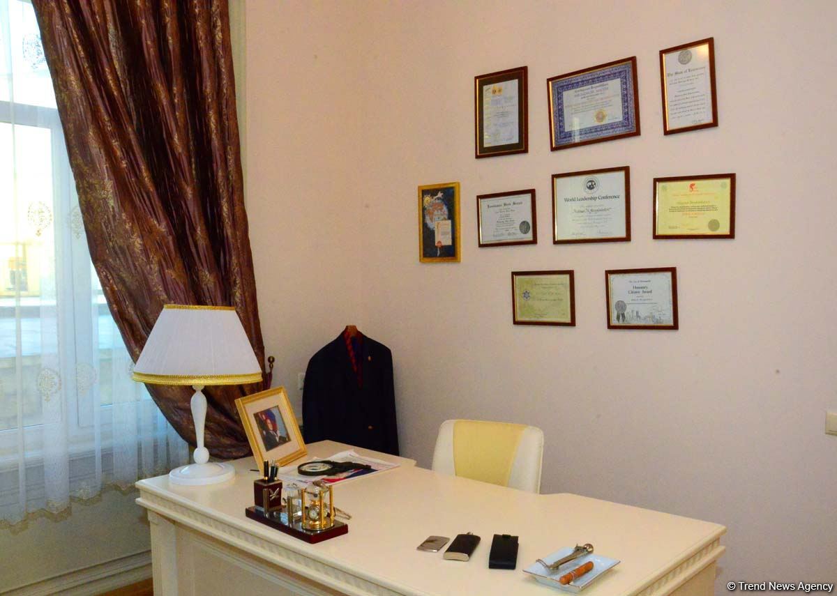 Дух аристократии в Баку! Путешествие в удивительный мир Максуда Ибрагимбекова – книги, коллекция оружия и картин…(ФОТО)