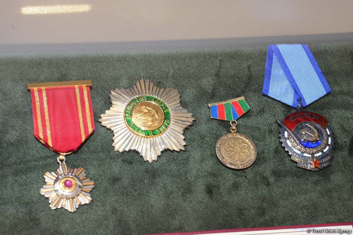 Дух аристократии в Баку! Путешествие в удивительный мир Максуда Ибрагимбекова – книги, коллекция оружия и картин…(ФОТО)