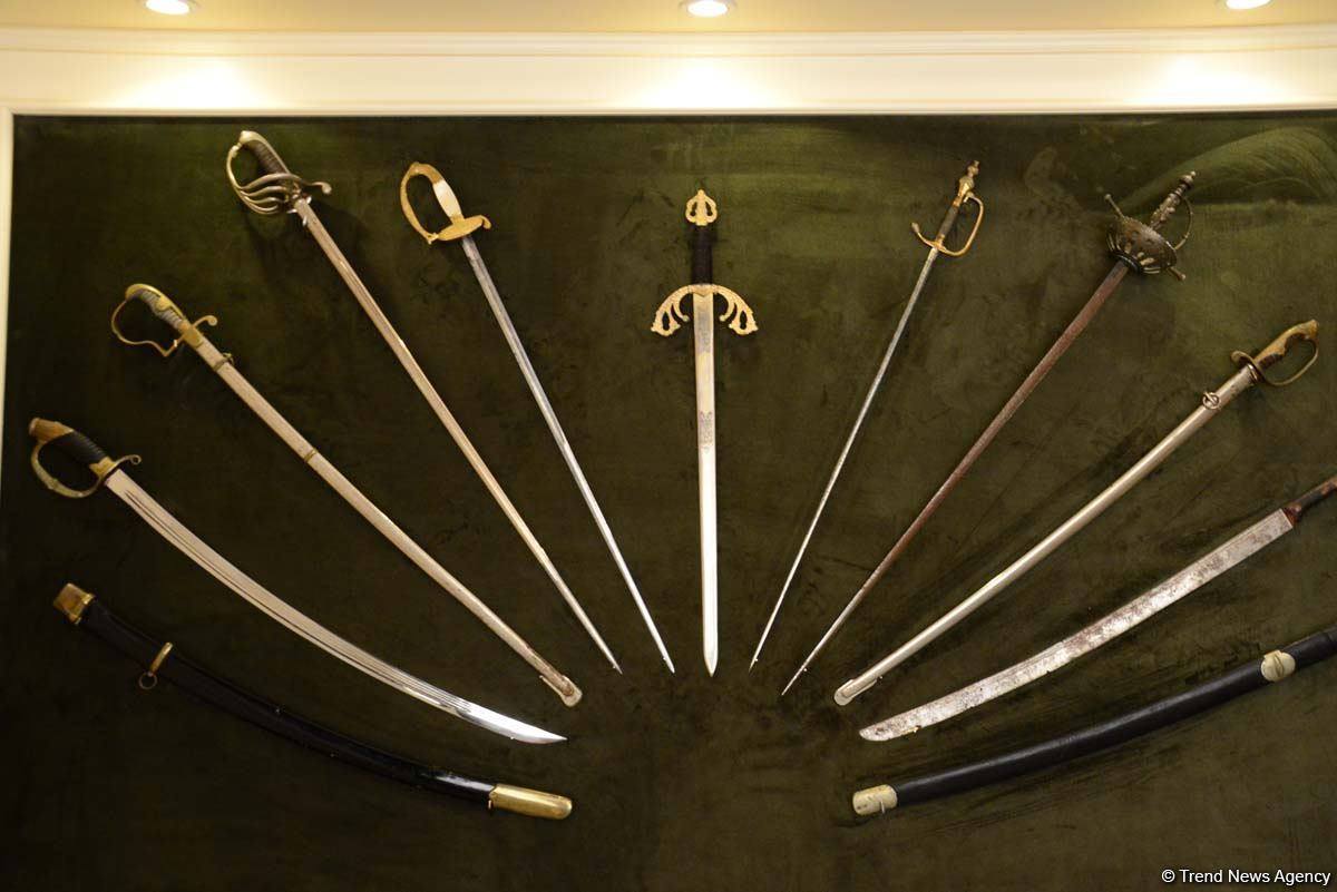 Дух аристократии в Баку! Путешествие в удивительный мир Максуда Ибрагимбекова – книги, коллекция оружия и картин…(ФОТО)