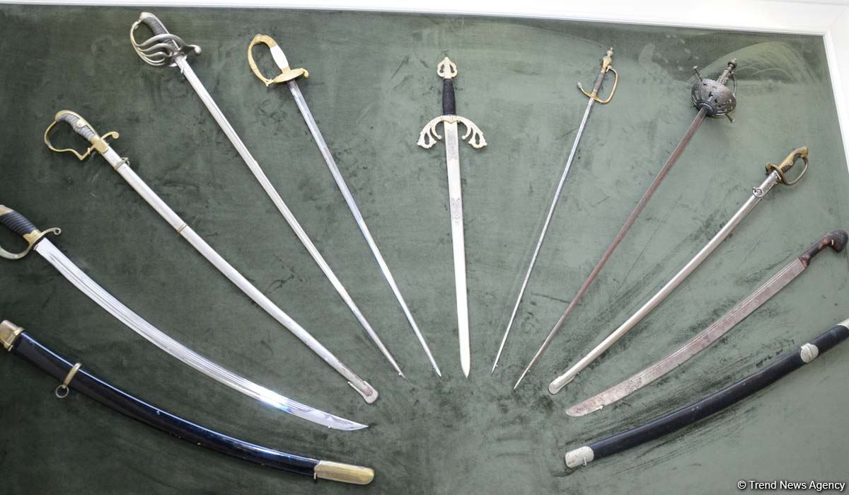 Дух аристократии в Баку! Путешествие в удивительный мир Максуда Ибрагимбекова – книги, коллекция оружия и картин…(ФОТО)