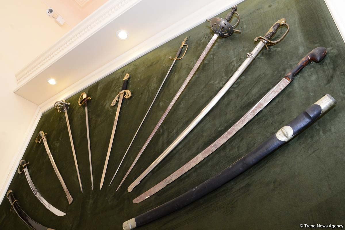 Дух аристократии в Баку! Путешествие в удивительный мир Максуда Ибрагимбекова – книги, коллекция оружия и картин…(ФОТО)