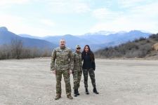 Президент Ильхам Алиев заложил фундамент дороги Физули-Шуша и аэропорта в Физулинском районе, совершил поездку в город Шуша (ФОТО/ВИДЕО)