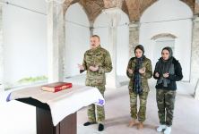 Президент Азербайджана Ильхам Алиев и Первая леди Мехрибан Алиева посетили мечеть в Шуше (ФОТО)