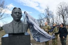 Памятники Узеиру Гаджибейли, Бюльбюлю и Натаван возвращены в город Шуша (ФОТО)