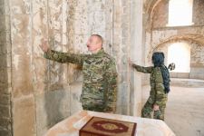 Президент Азербайджана Ильхам Алиев и Первая леди Мехрибан Алиева посетили мечеть в Шуше (ФОТО)