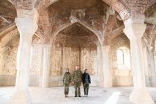 Президент Азербайджана Ильхам Алиев и Первая леди Мехрибан Алиева посетили мечеть в Шуше (ФОТО)