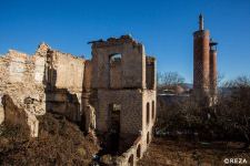 Сначала они распродавали экспонаты музеев, музыкальные инструменты великих мастеров, затем… - всемирно известный фотограф о разрушениях в городе Шуша (ФОТО)