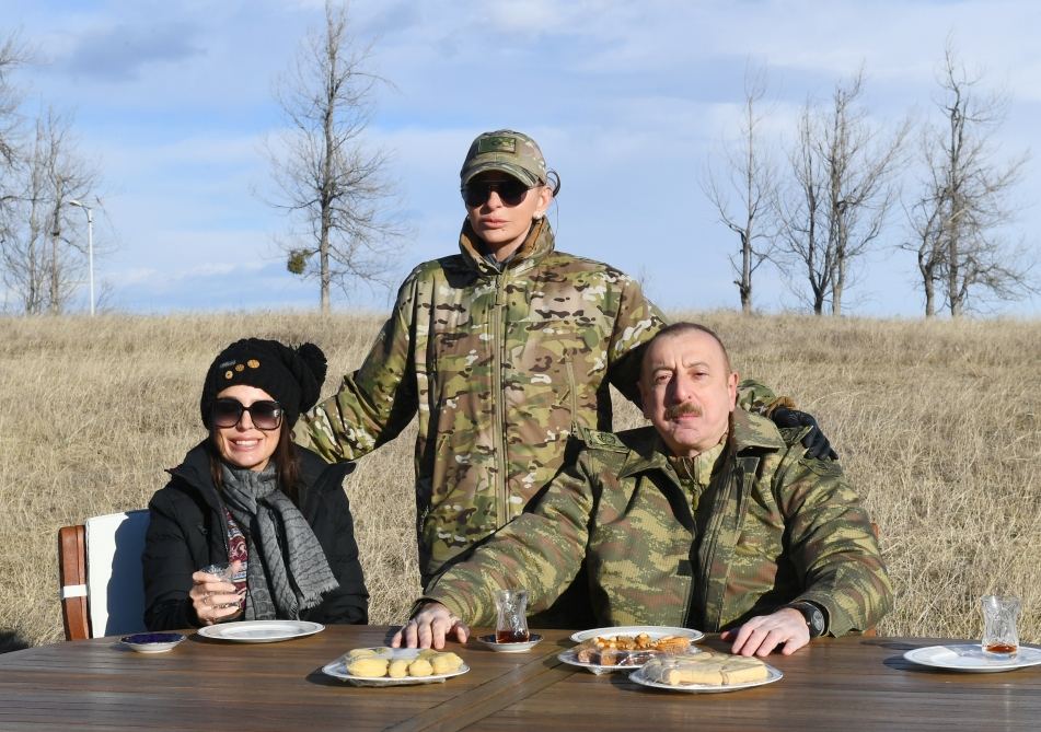 Президент Ильхам Алиев заложил фундамент дороги Физули-Шуша и аэропорта в Физулинском районе, совершил поездку в город Шуша (ФОТО/ВИДЕО)