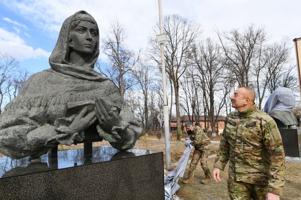 Памятники Узеиру Гаджибейли, Бюльбюлю и Натаван возвращены в город Шуша (ФОТО)