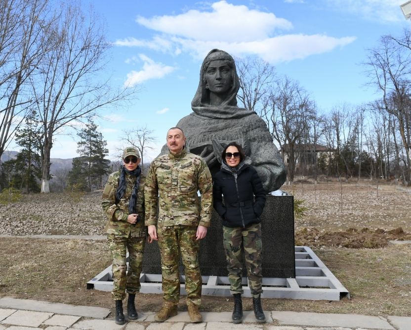Памятники Узеиру Гаджибейли, Бюльбюлю и Натаван возвращены в город Шуша (ФОТО)