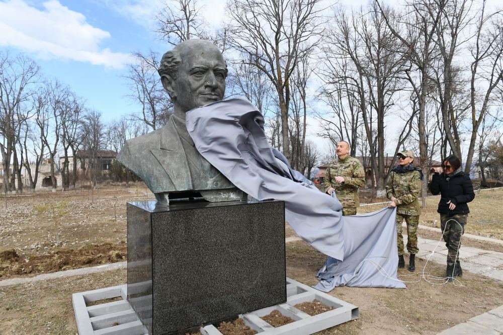 Памятники Узеиру Гаджибейли, Бюльбюлю и Натаван возвращены в город Шуша (ФОТО)
