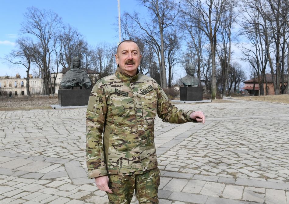 Президент Ильхам Алиев заложил фундамент дороги Физули-Шуша и аэропорта в Физулинском районе, совершил поездку в город Шуша (ФОТО/ВИДЕО)
