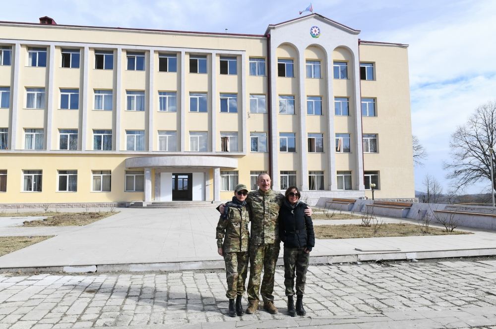 Президент Ильхам Алиев заложил фундамент дороги Физули-Шуша и аэропорта в Физулинском районе, совершил поездку в город Шуша (ФОТО/ВИДЕО)