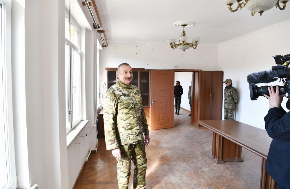 Президент Ильхам Алиев заложил фундамент дороги Физули-Шуша и аэропорта в Физулинском районе, совершил поездку в город Шуша (ФОТО/ВИДЕО)