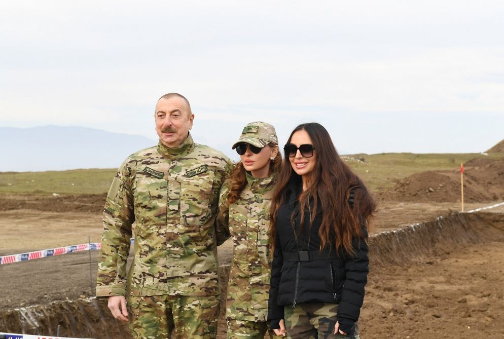 Президент Ильхам Алиев заложил фундамент дороги Физули-Шуша и аэропорта в Физулинском районе, совершил поездку в город Шуша (ФОТО/ВИДЕО)
