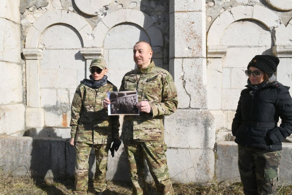 Президент Ильхам Алиев заложил фундамент дороги Физули-Шуша и аэропорта в Физулинском районе, совершил поездку в город Шуша (ФОТО/ВИДЕО)