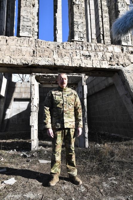 Президент Ильхам Алиев заложил фундамент дороги Физули-Шуша и аэропорта в Физулинском районе, совершил поездку в город Шуша (ФОТО/ВИДЕО)
