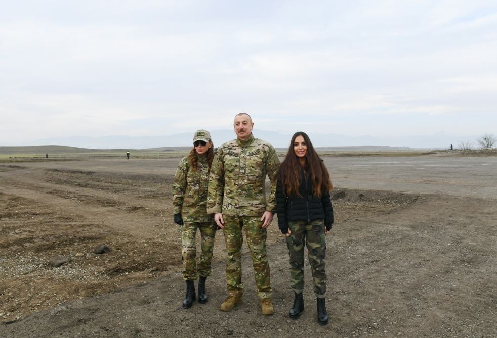 Президент Ильхам Алиев заложил фундамент дороги Физули-Шуша и аэропорта в Физулинском районе, совершил поездку в город Шуша (ФОТО/ВИДЕО)