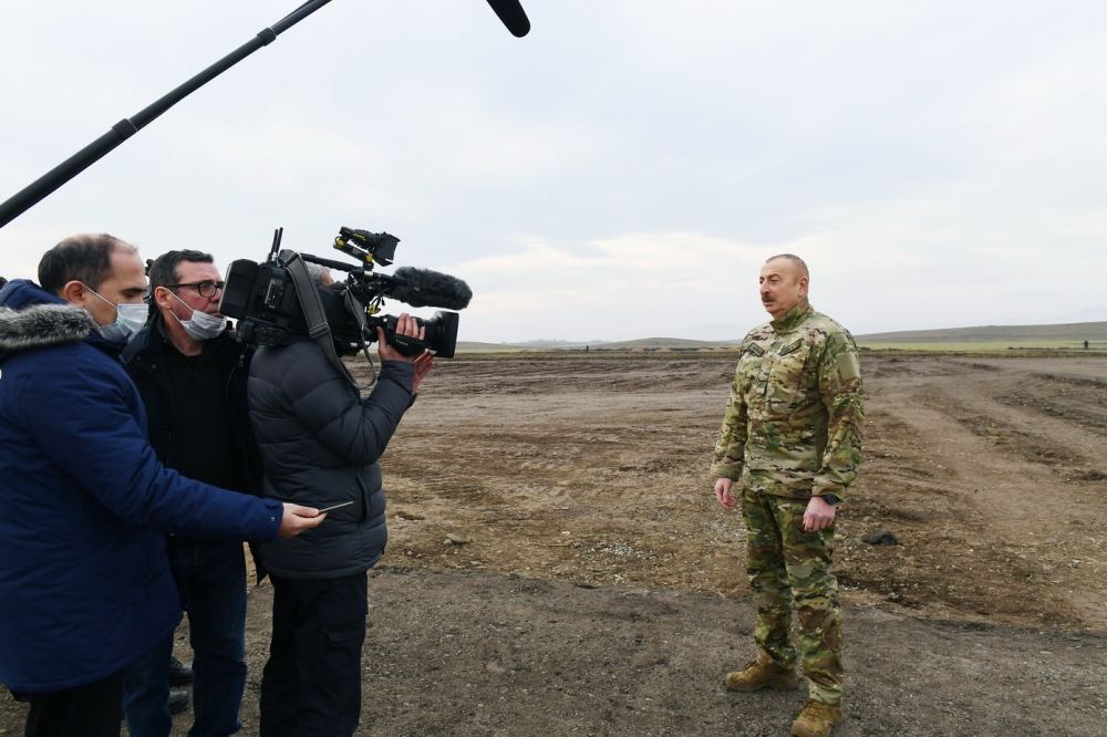 Президент Ильхам Алиев заложил фундамент дороги Физули-Шуша и аэропорта в Физулинском районе, совершил поездку в город Шуша (ФОТО/ВИДЕО)