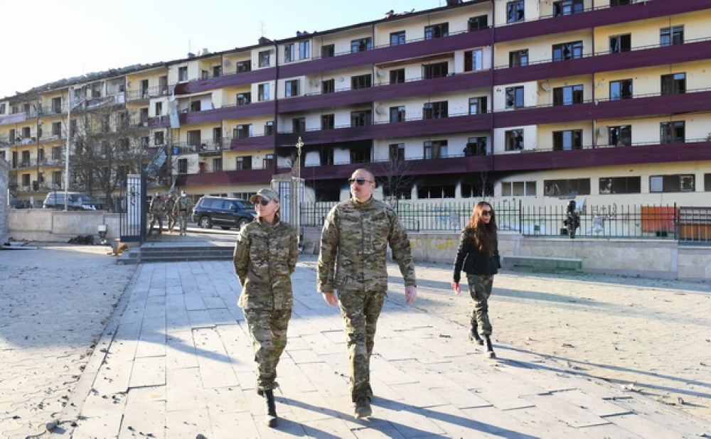 Президент Ильхам Алиев заложил фундамент дороги Физули-Шуша и аэропорта в Физулинском районе, совершил поездку в город Шуша (ФОТО/ВИДЕО)