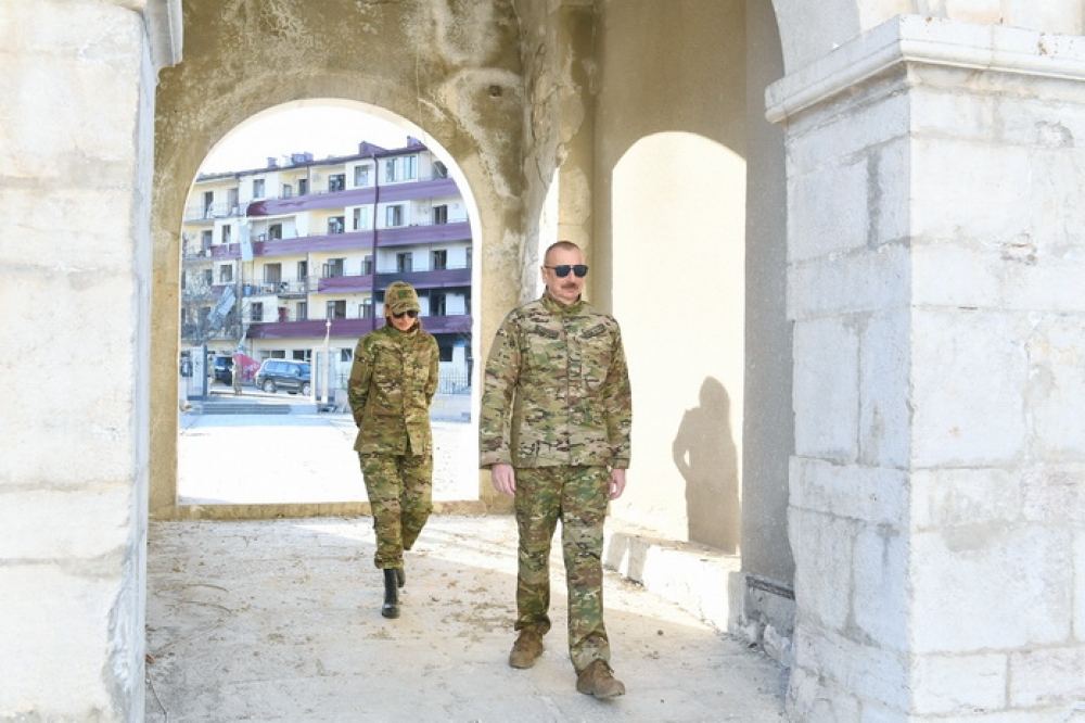Президент Ильхам Алиев заложил фундамент дороги Физули-Шуша и аэропорта в Физулинском районе, совершил поездку в город Шуша (ФОТО/ВИДЕО)