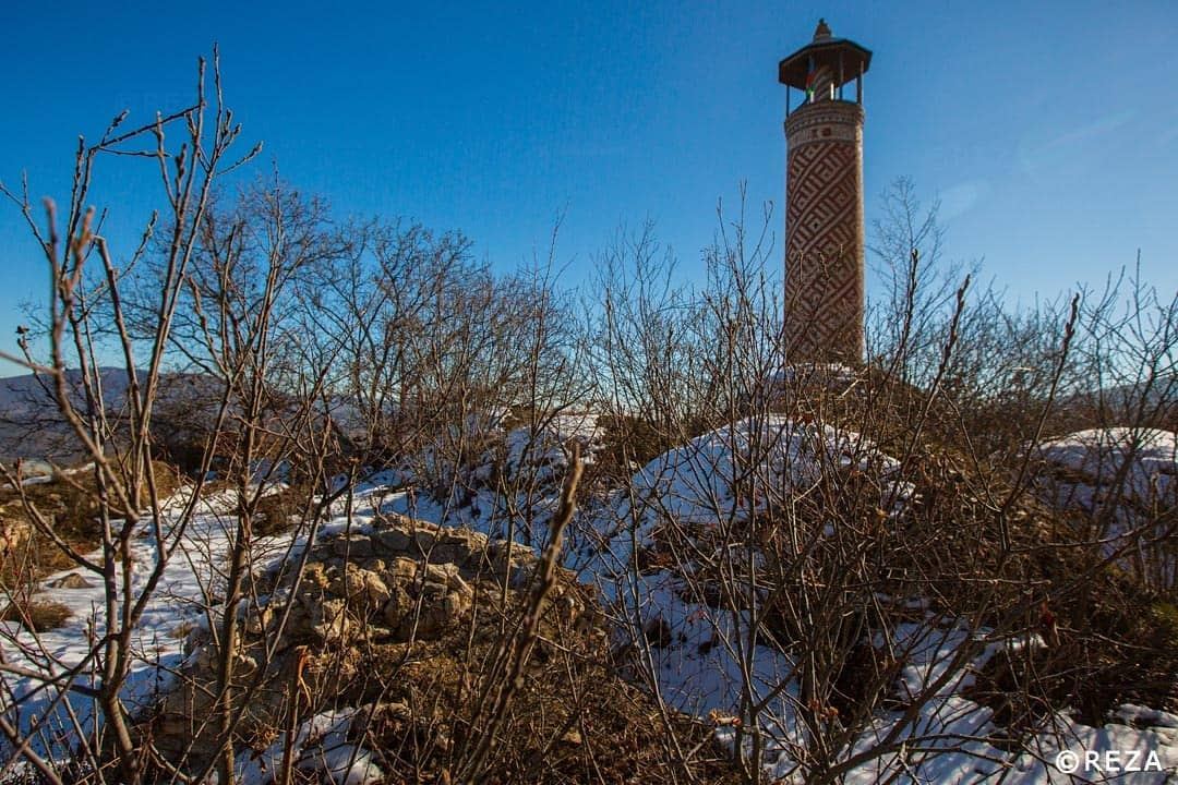 Сначала они распродавали экспонаты музеев, музыкальные инструменты великих мастеров, затем… - всемирно известный фотограф о разрушениях в городе Шуша (ФОТО)