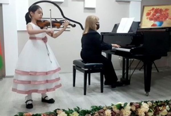 Азербайджанская исполнительница признана лучшей в украинском конкурсе "Одесский апельсин"