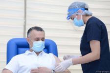 Министр здравоохранения Огтай Ширалиев и глава TƏBİB Рамин Байрамлы прошли вакцинацию  от COVID-19 (ФОТО)