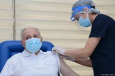 Министр здравоохранения Огтай Ширалиев и глава TƏBİB Рамин Байрамлы прошли вакцинацию  от COVID-19 (ФОТО)