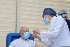 Министр здравоохранения Огтай Ширалиев и глава TƏBİB Рамин Байрамлы прошли вакцинацию  от COVID-19 (ФОТО)