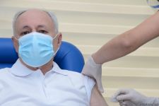 Министр здравоохранения Огтай Ширалиев и глава TƏBİB Рамин Байрамлы прошли вакцинацию  от COVID-19 (ФОТО)