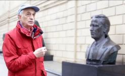 Ханлар Ахмедов и Намиг Дадашов рассказали о создании бюстов, возвращенных в Шушу: Перед домом Бюльбюля был еще памятник юному вокалисту (ФОТО)