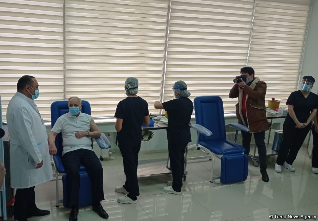 Применяемая в Азербайджане вакцина самая безопасная и эффективная - Огтай Ширалиев (ФОТО)