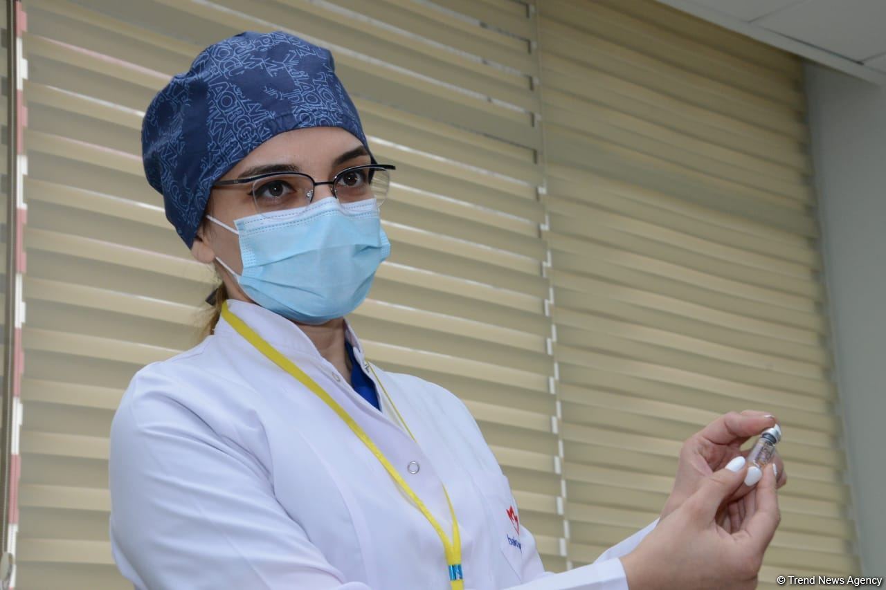 Министр здравоохранения Огтай Ширалиев и глава TƏBİB Рамин Байрамлы прошли вакцинацию  от COVID-19 (ФОТО)