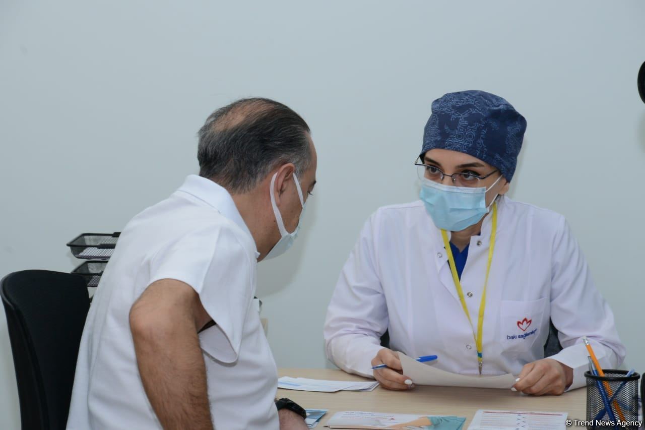 Министр здравоохранения Огтай Ширалиев и глава TƏBİB Рамин Байрамлы прошли вакцинацию  от COVID-19 (ФОТО)