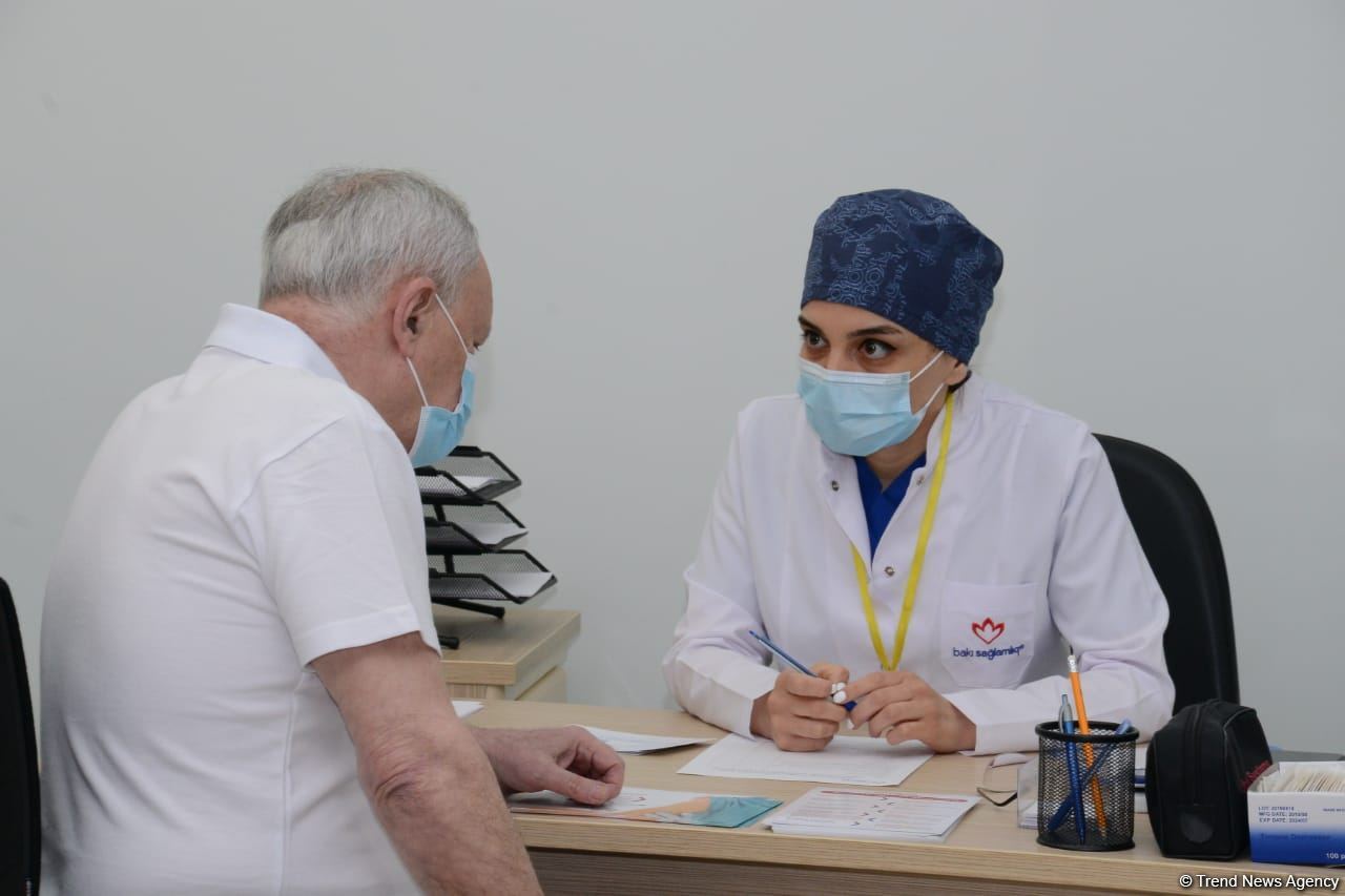 Министр здравоохранения Огтай Ширалиев и глава TƏBİB Рамин Байрамлы прошли вакцинацию  от COVID-19 (ФОТО)