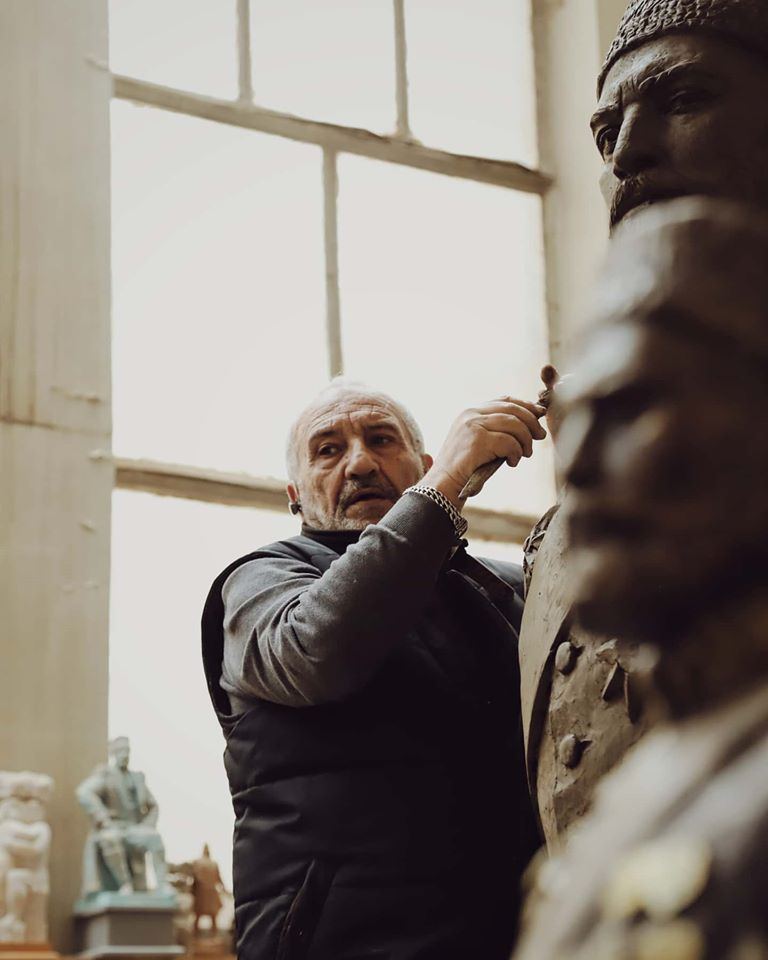 Ханлар Ахмедов и Намиг Дадашов рассказали о создании бюстов, возвращенных в Шушу: Перед домом Бюльбюля был еще памятник юному вокалисту (ФОТО)