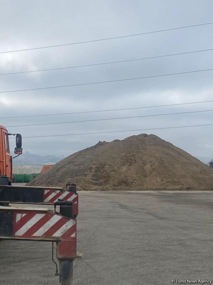 В Баку на случай снежной погоды приведена в готовность спецтехника коммунальных служб (ФОТО)