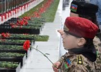 Азербайджанский народ чтит светлую память жертв трагедии 20 Января (ФОТО)