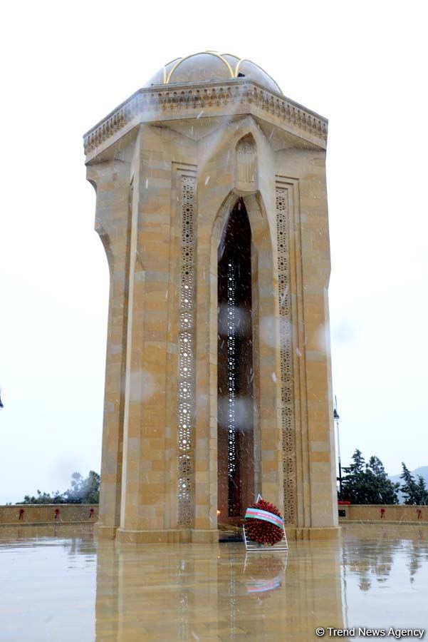 Азербайджанский народ чтит светлую память жертв трагедии 20 Января (ФОТО)