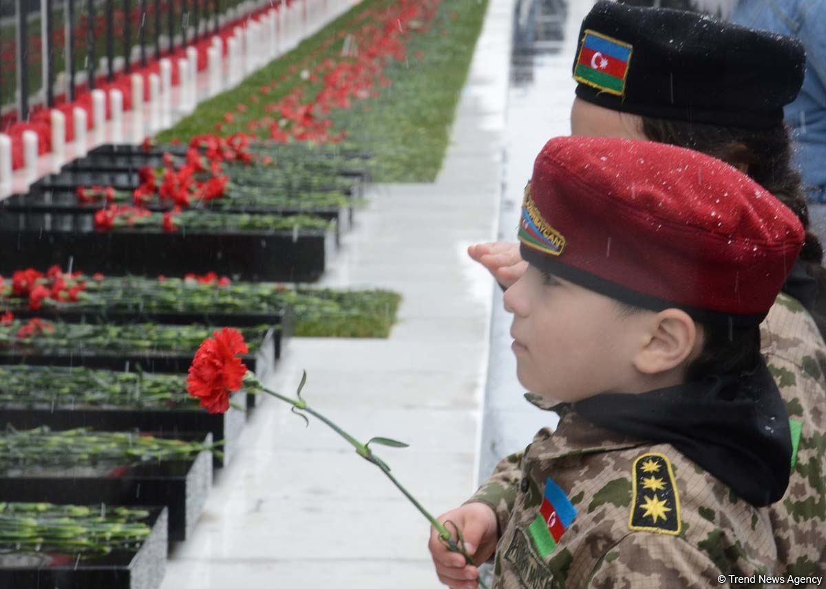 Азербайджанский народ чтит светлую память жертв трагедии 20 Января (ФОТО)