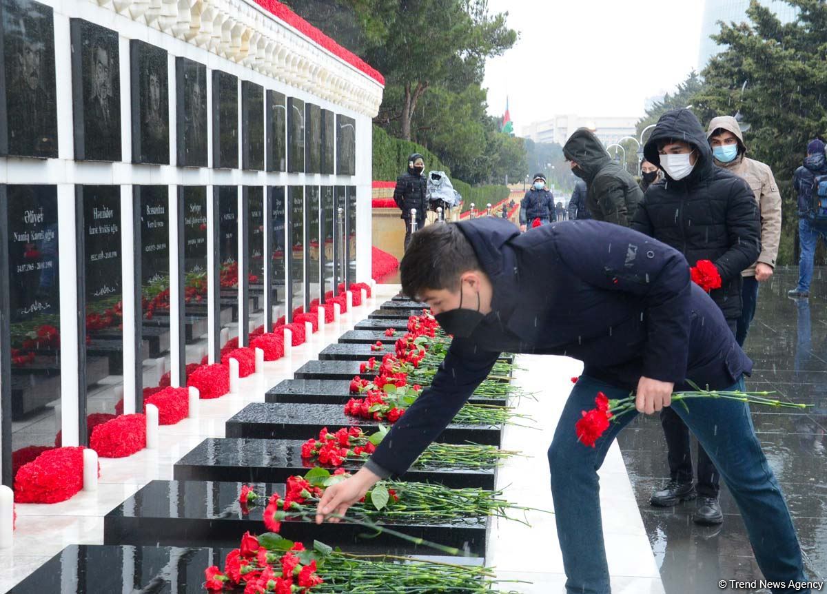 Азербайджанский народ чтит светлую память жертв трагедии 20 Января (ФОТО)