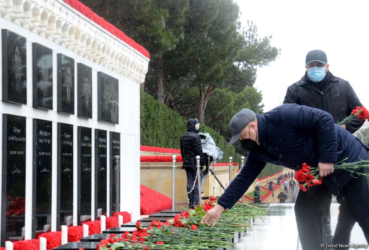 Азербайджанский народ чтит светлую память жертв трагедии 20 Января (ФОТО)