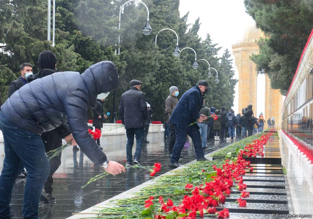 Азербайджанский народ чтит светлую память жертв трагедии 20 Января (ФОТО)